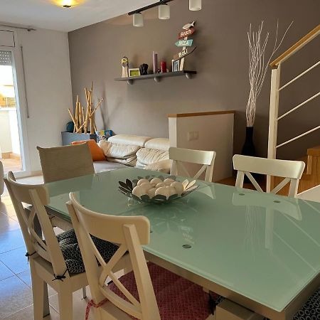 קובייס Cozy Beach House With Pool & Bbq מראה חיצוני תמונה