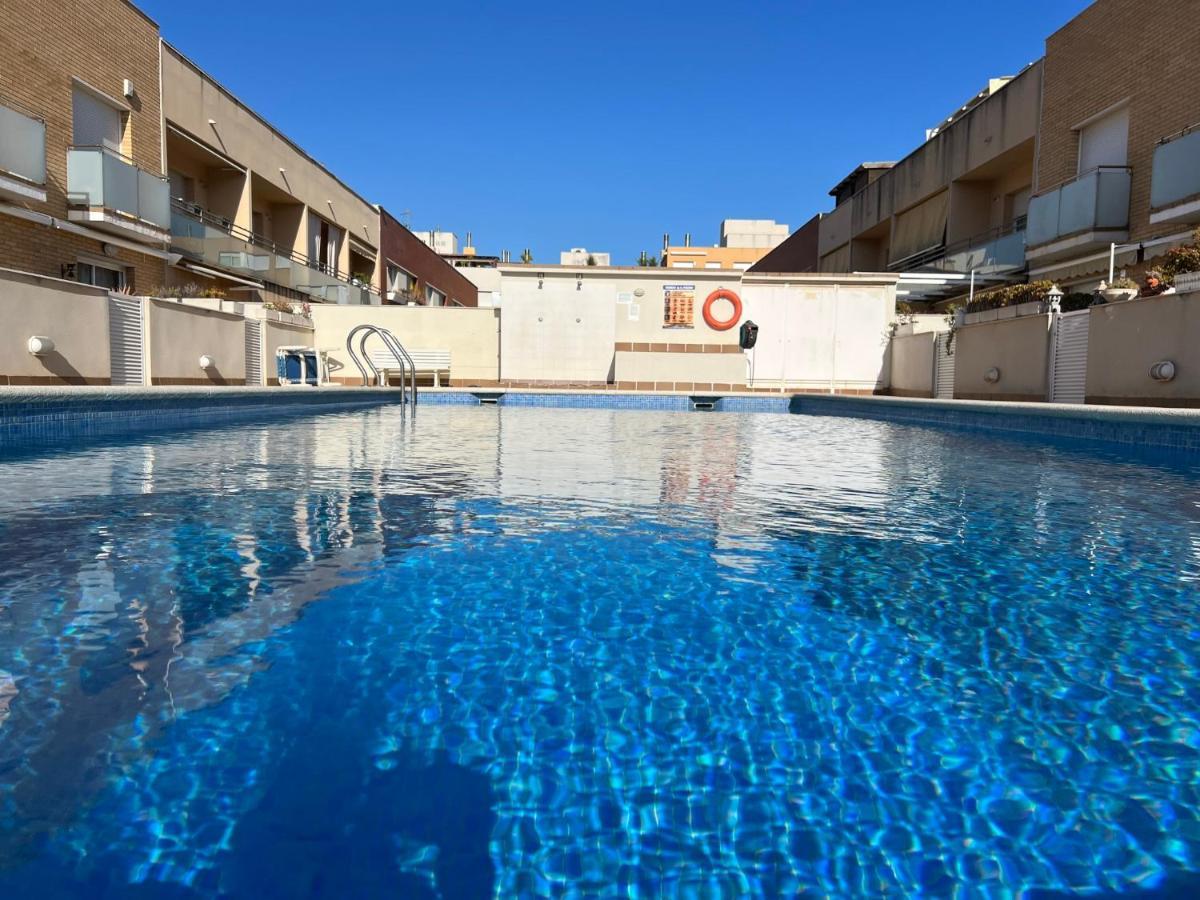קובייס Cozy Beach House With Pool & Bbq מראה חיצוני תמונה