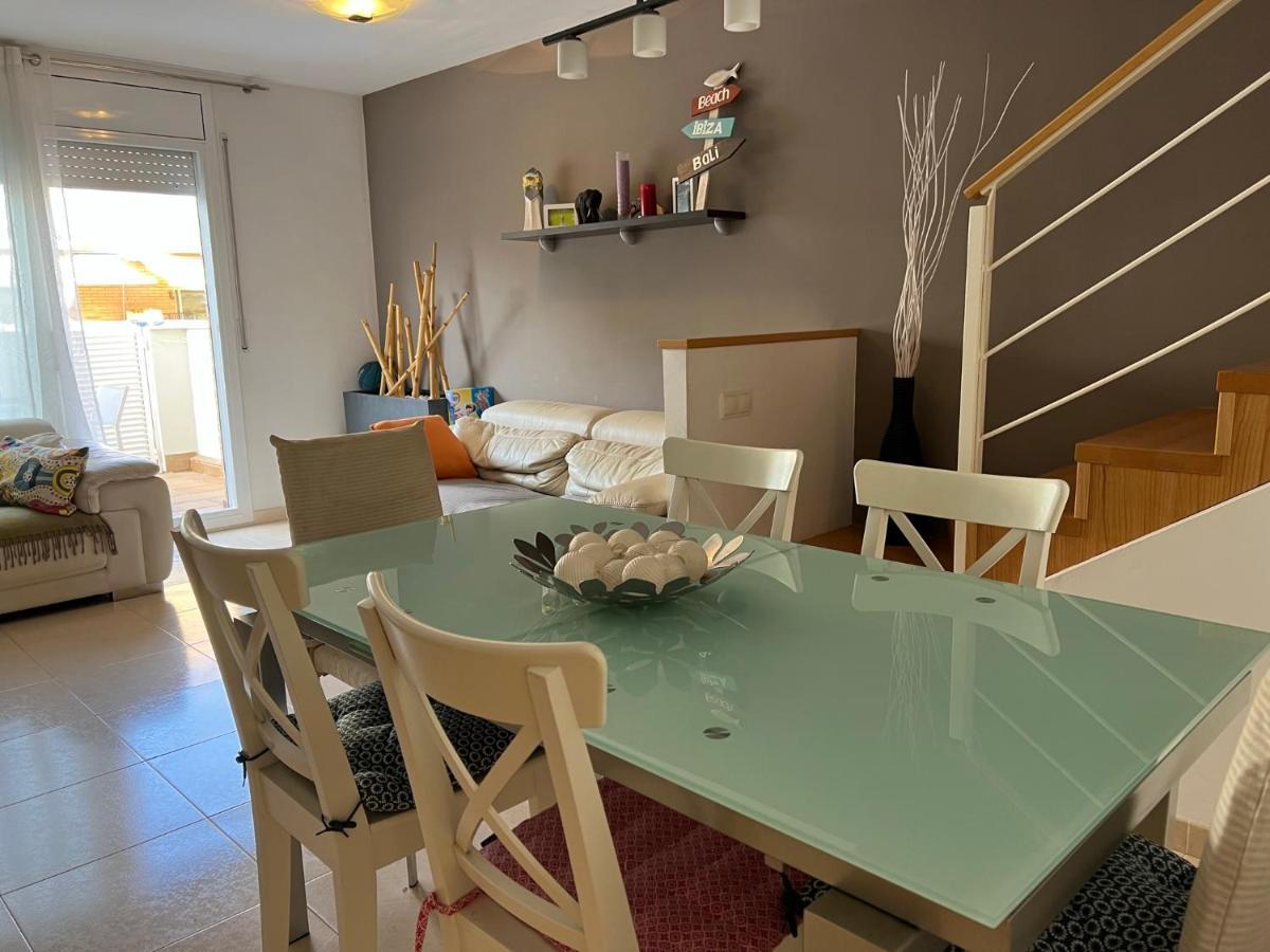 קובייס Cozy Beach House With Pool & Bbq מראה חיצוני תמונה