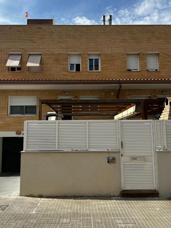קובייס Cozy Beach House With Pool & Bbq מראה חיצוני תמונה