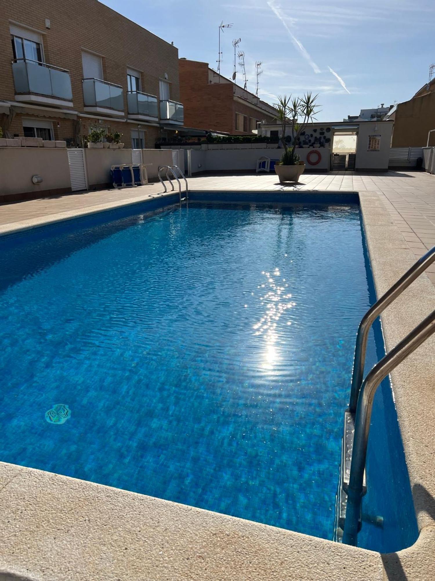 קובייס Cozy Beach House With Pool & Bbq מראה חיצוני תמונה